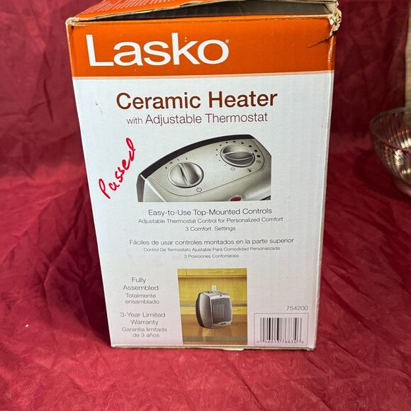 Lasko 9" 1500W Ceramic Space Heater w/Adjustable Thermostat Silver 754200 - Picture 5 of 9